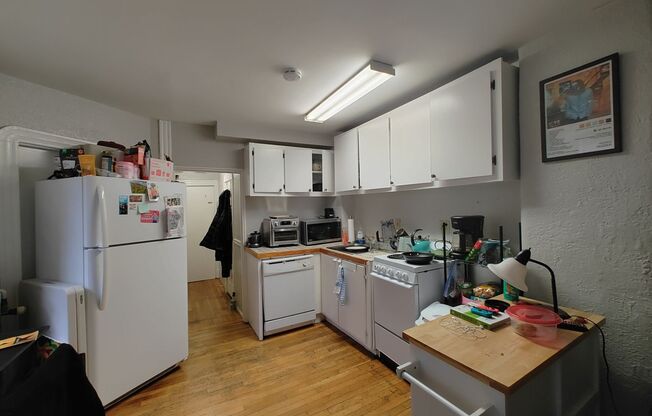 3 beds, 1 bath, $5,050, Unit 5R