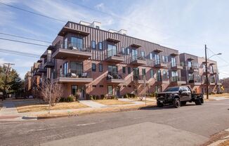 2450 N GARRETT AVE