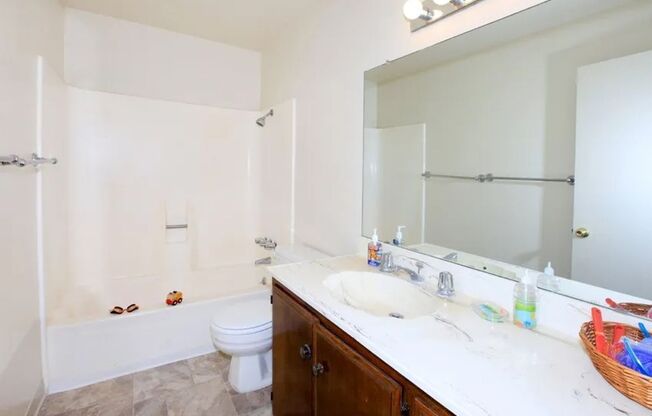 3 beds, 2 baths, 1,100 sqft, $1,775, Unit 59