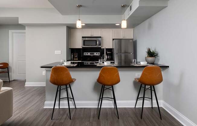 Open-concept kitchen and dining area with hardwood-style flooring, perfect for those seeking an apartment in Rittenhouse Square.
