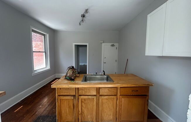 516 West Queen Lane