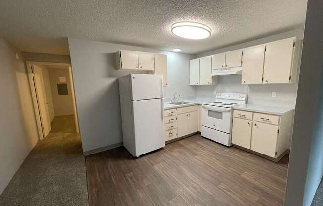 WELCOME TO EAGLE POINTE APARTMENTS