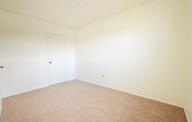 2 beds, 1 bath, 600 sqft, $745, Unit 002