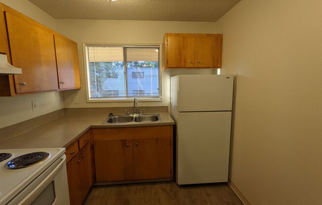 3 beds, 1.5 baths, 900 sqft, $1,695, Unit 25