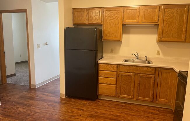 2 beds, 1 bath, $1,050, Unit High, 471 1C