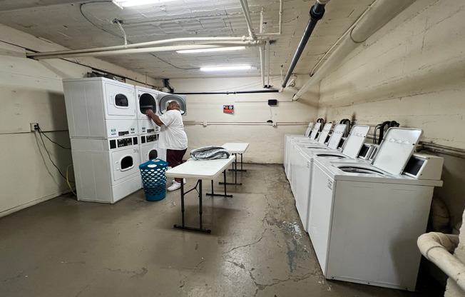 Studio, 1 bath, 440 sqft, $865, Unit 711