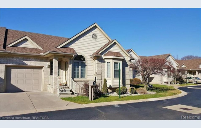 39 HICKORY CT