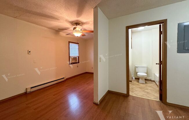 1 bed, 1 bath, $650, Unit 4