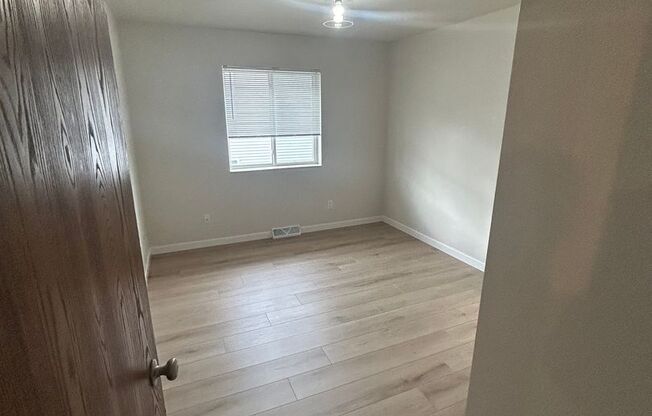 2 beds, 1 bath, 800 sqft, $950, Unit Unit 7