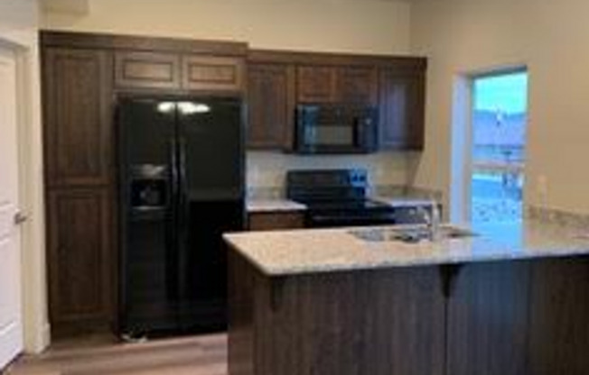 3 beds, 2.5 baths, $1,650, Unit # 3