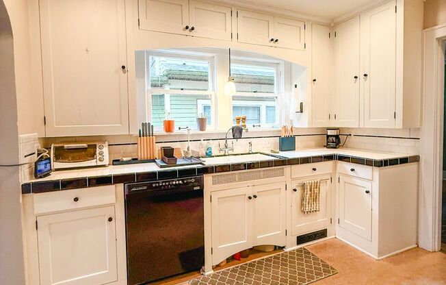 Craftsman 5 Bed/2 Bath Lincoln Park Neighborhood Home