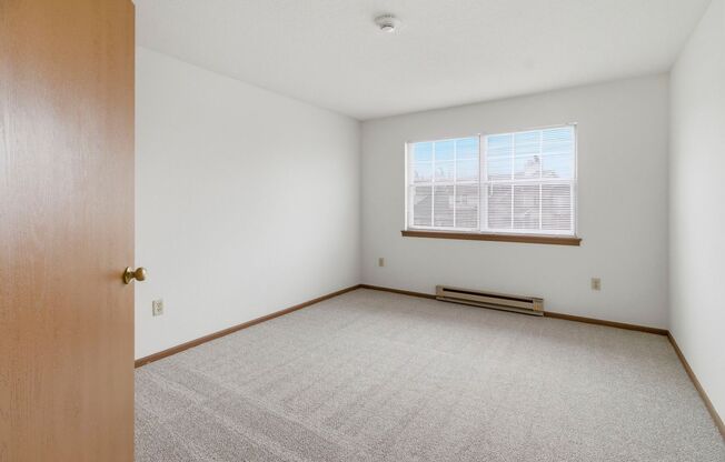 3 beds, 2 baths, 1,225 sqft, $2,025, Unit 4422-202