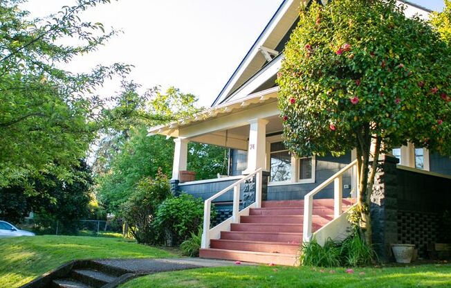 Charming and spacious 4 bedroom 2 bathroom home in NE Portland!