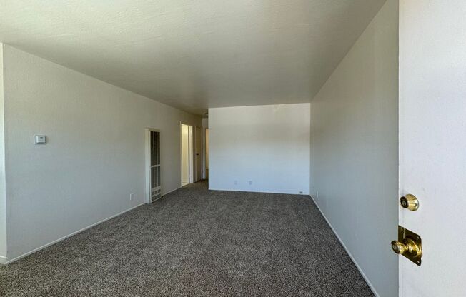 2 beds, 1 bath, 700 sqft, $2,375, Unit A