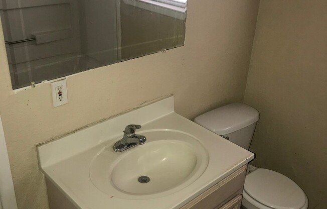 1 bed, 1 bath, 600 sqft, $650, Unit #6