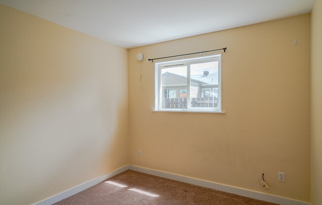 2 beds, 1 bath, $1,595