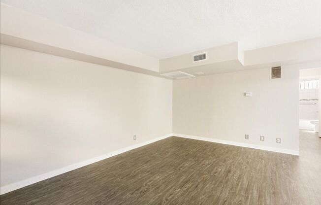 10223 CRENSHAW BLVD