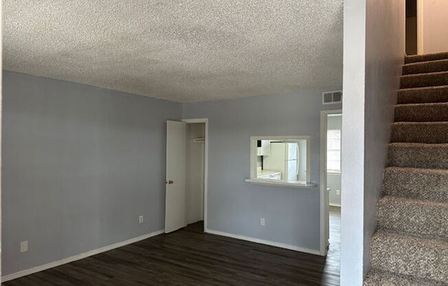 2 beds, 1.5 baths, 992 sqft, $800, Unit 224E