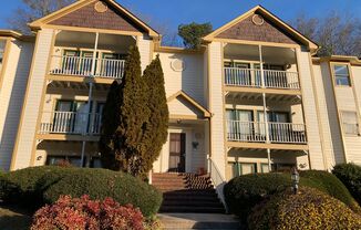 Large 2 Bedrooms / 2 Bathrooms ~ Lower Level Condo ~New flooring-updated countertops