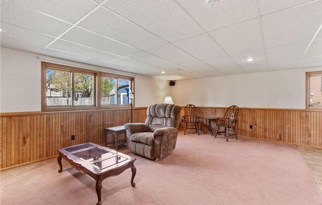 Stunning home located in the heart of Apple Valley *3 bed*2bath Available NOW!