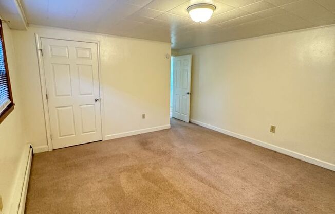 2 beds, 1 bath, 903 sqft, $1,190, Unit A-3