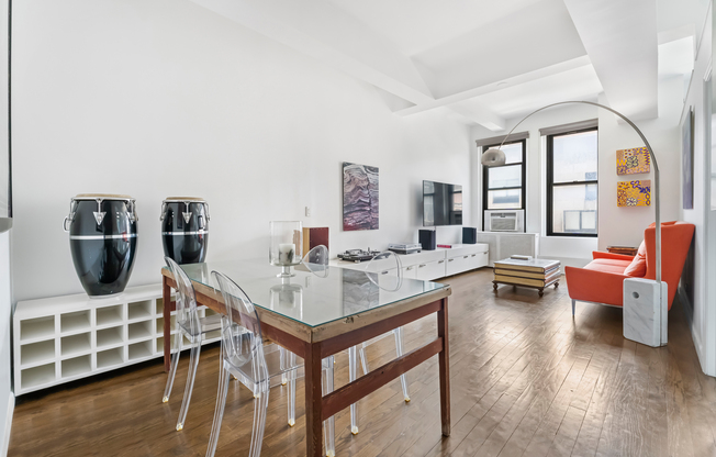 315 7 AVE