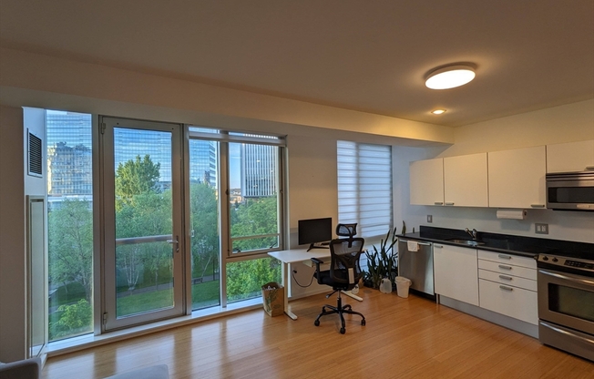 1 bed, 1 bath, $3,500, Unit 521