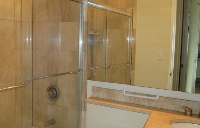 1 bed, 1 bath, 640 sqft, $4,400, Unit 27D