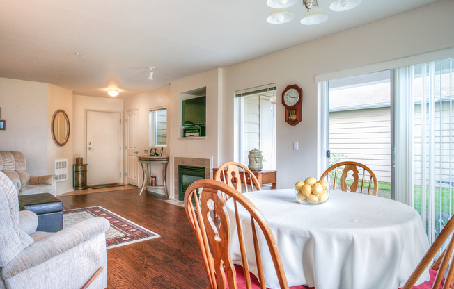 Beautiful 3 Bedroom Bordeaux Condo with 2 Garages