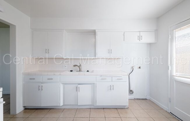 2 beds, 1 bath, 750 sqft, $1,150, Unit 3300 N Chester Apt A