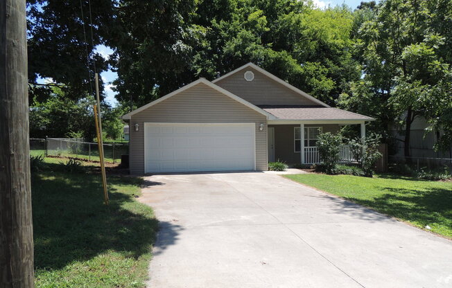 3 Bed, 2 Bath w/ covered porch and patio!