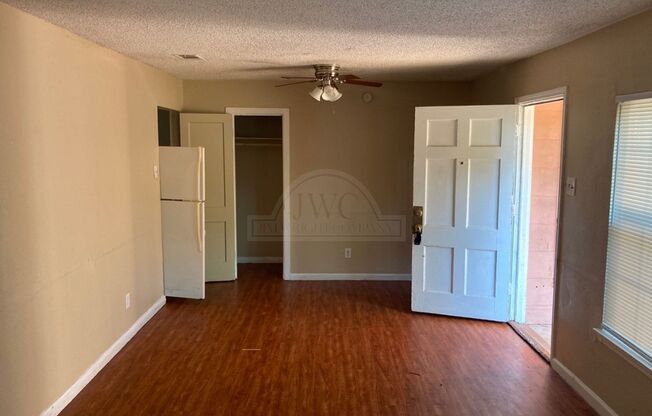 3 beds, 1 bath, $695, Unit 1109 Jacqueline