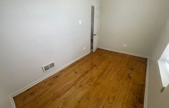 2 beds, 1 bath, $1,600, Unit 1650 # 3R