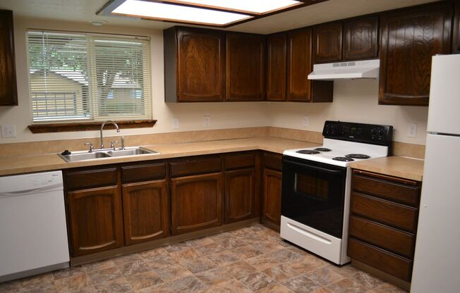 3 BEDROOM 2 BATH SINGLE LEVEL HOUSE LOCATED IN SOUTH SALEM
