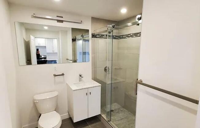 1 bed, 1 bath, $5,500, Unit 4D