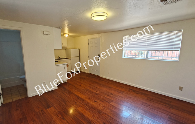 4142 E SPG ST