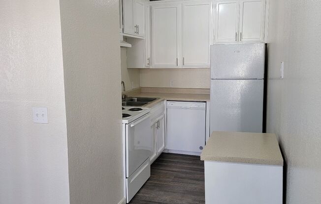 1 bed, 1 bath, 725 sqft, $1,345, Unit 121