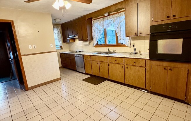 2 beds, 1 bath, 1,200 sqft, $2,600, Unit 1