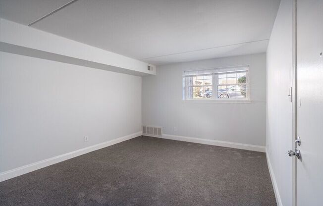 Living Area (1BR,1BA 675SF)