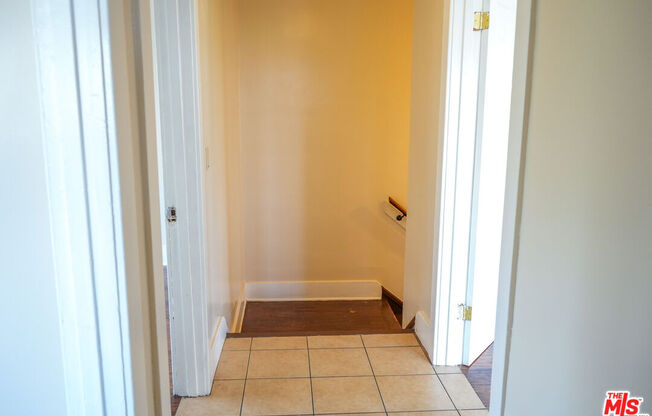 1353 W 49 ST