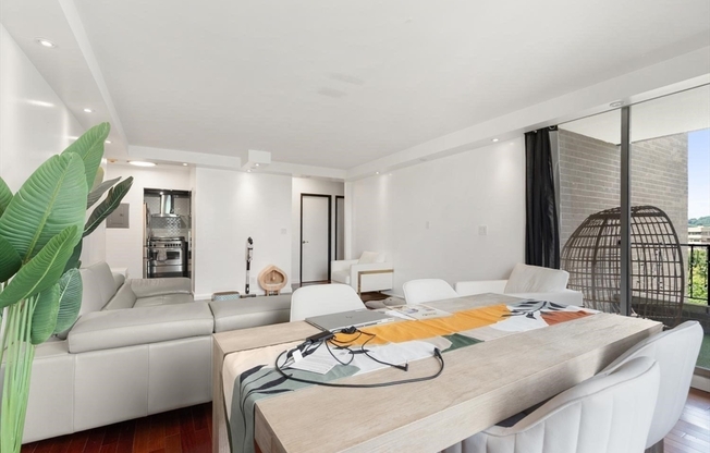 2 beds, 2 baths, 1,300 sqft, $4,500, Unit 924