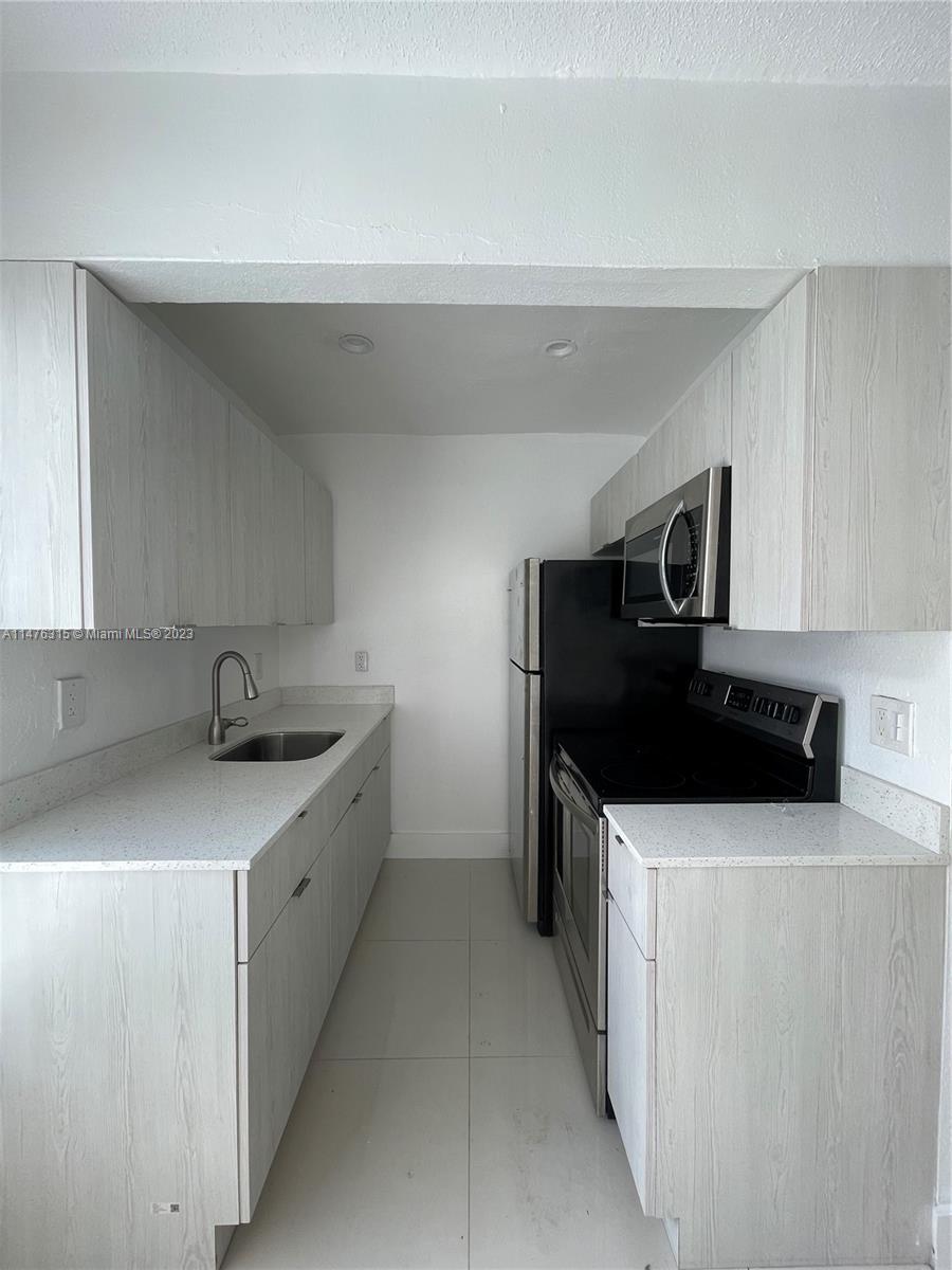 552 NE 61 ST