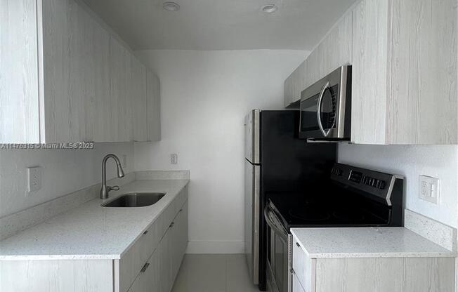 552 NE 61 ST