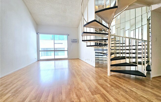 2 beds, 1 bath, 834 sqft, $3,100, Unit 529