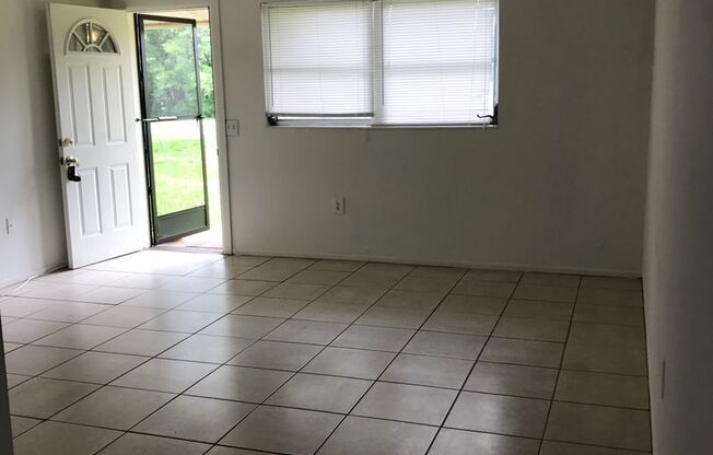 2 beds, 1 bath, $1,300