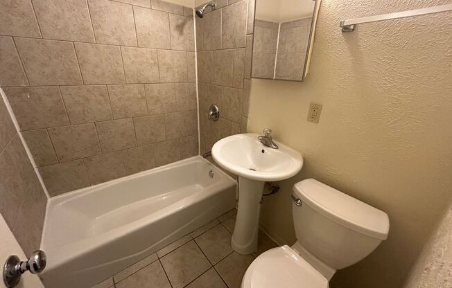 Studio, 1 bath, $750, Unit 211