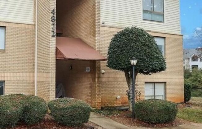 Well Maintained condo in East Charlotte!