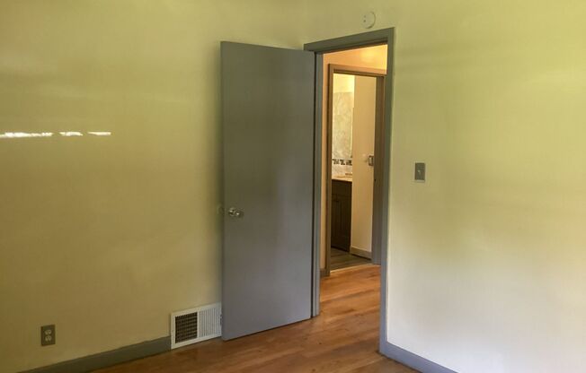 3 beds, 1 bath, $1,595