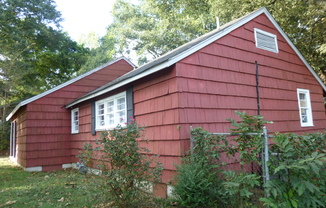 3 beds, 2 baths, $1,100