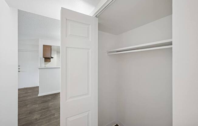 Reflections at Cherry Creek in Aurora, CO Closet